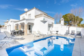 Отель Empurialola -Preciosa casa con piscina cerca del mar en Empuriabrava- 131  Ампуриябрава